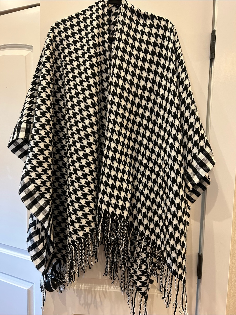 Houndstooth Wrap